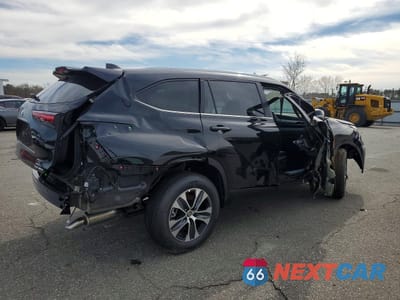 Trzecie zdjęcie samochodu z tyłu: 2026 TOYOTA HIGHLANDER XLE VIN:5TDKDRBH6TS604173 - miniatura