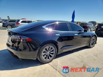 Trzecie zdjęcie samochodu z tyłu: 2018 TESLA MODEL S VIN:5YJSA1E21JF275577 - miniatura