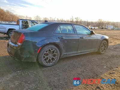 Trzecie zdjęcie samochodu z tyłu: 2016 CHRYSLER 300 S VIN:2C3CCAGG5GH296320 - miniatura