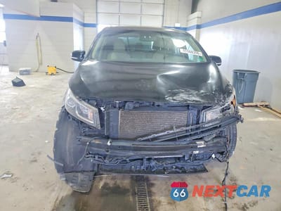 Piąte zdjęcie samochodu w środku: 2017 KIA SEDONA LX VIN:KNDMB5C14H6329063 - miniatura