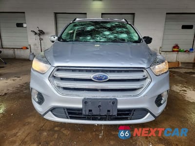 Piąte zdjęcie samochodu w środku: 2018 FORD ESCAPE SE VIN:1FMCU0GD2JUD34904 - miniatura