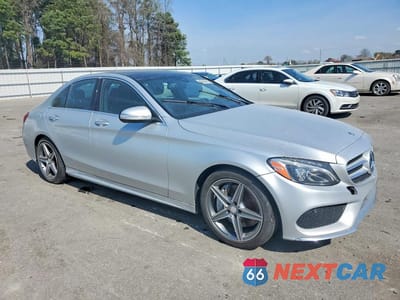 Czwarte zdjęcie samochodu z boku: 2015 MERCEDES-BENZ C 400 4MATIC VIN:55SWF6GB3FU027785 - miniatura