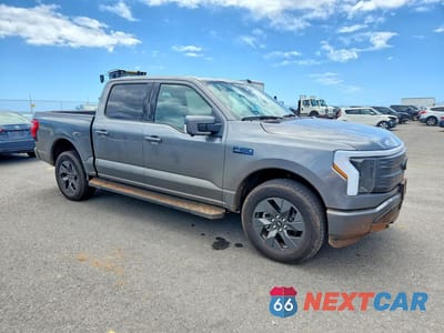 Czwarte zdjęcie samochodu z boku: 2025 FORD F150 LIGHTNING LARIAT VIN:1FT6W5L79SWG22059 - miniatura