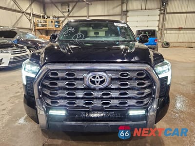 Piąte zdjęcie samochodu w środku: 2024 TOYOTA TUNDRA CREWMAX PLATINUM VIN:5TFNA5DBXRX228474 - miniatura