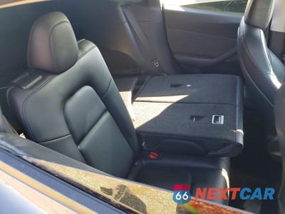 Zdjęcie 10 z 12 samochodu: 2022 TESLA MODEL Y VIN:7SAYGDEE9NF574991 - miniatura