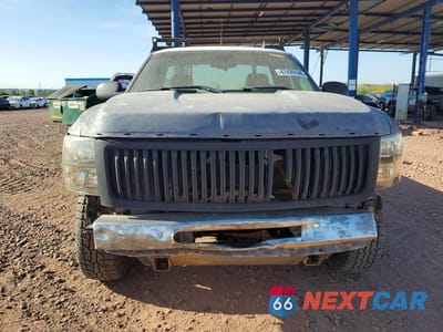 Piąte zdjęcie samochodu w środku: 2009 CHEVROLET SILVERADO FLATBED TRUCK VIN:1GCHC44KX9E128758 - miniatura