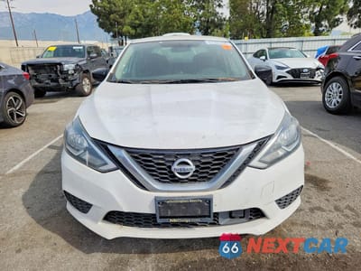 Piąte zdjęcie samochodu w środku: 2018 NISSAN SENTRA S VIN:3N1AB7AP4JY275576 - miniatura