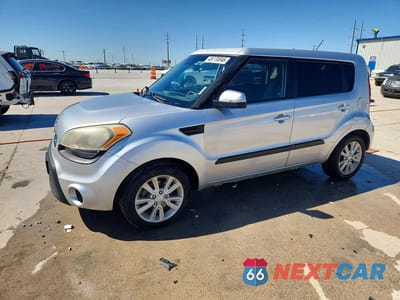 2013 KIA SOUL + KNDJT2A6XD7503798 - główne zdjęcie licytacji z USA - miniatura