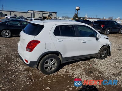 Trzecie zdjęcie samochodu z tyłu: 2020 CHEVROLET TRAX LS VIN:3GNCJKSBXLL114171 - miniatura