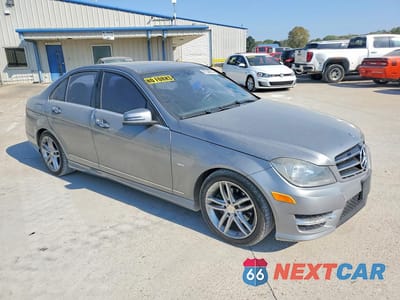 Czwarte zdjęcie samochodu z boku: 2012 MERCEDES-BENZ C 250 VIN:WDDGF4HBXCR198280 - miniatura