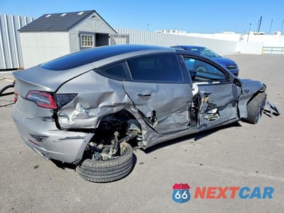 Trzecie zdjęcie samochodu z tyłu: 2018 TESLA MODEL 3 VIN:5YJ3E1EB5JF070689 - miniatura