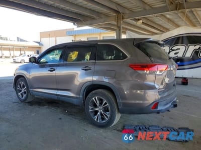 Drugie zdjęcie samochodu z przodu: 2019 TOYOTA HIGHLANDER LE VIN:5TDZZRFH7KS298190 - miniatura