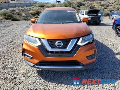 Piąte zdjęcie samochodu w środku: 2017 NISSAN ROGUE S VIN:JN8AT2MV1HW002446 - miniatura
