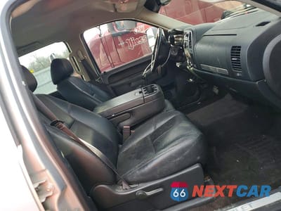 Piąte zdjęcie samochodu w środku: 2014 CHEVROLET SILVERADO K3500 LT VIN:1GC4K0C87EF111212 - miniatura