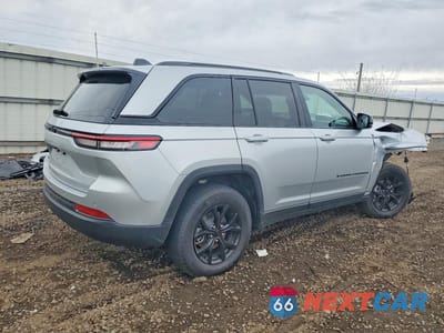 Trzecie zdjęcie samochodu z tyłu: 2025 JEEP GRAND CHEROKEE LAREDO VIN:1C4RJHAG6SC336607 - miniatura