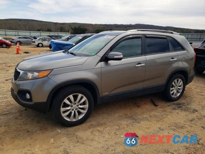 2011 KIA SORENTO LX 5XYKTDA21BG078016 - główne zdjęcie licytacji z USA - miniatura