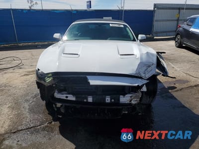 Piąte zdjęcie samochodu w środku: 2020 FORD MUSTANG VIN:1FATP8UH8L5105969 - miniatura