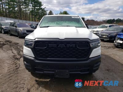 Piąte zdjęcie samochodu w środku: 2025 RAM 1500 TRADESMAN VIN:1C6SRECG3SN543330 - miniatura