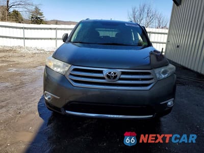 Piąte zdjęcie samochodu w środku: 2011 TOYOTA HIGHLANDER BASE VIN:5TDBK3EH4BS077652 - miniatura