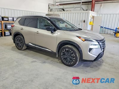 Czwarte zdjęcie samochodu z boku: 2026 NISSAN ROGUE PLATINUM VIN:JN8BT3DD1TW470946 - miniatura