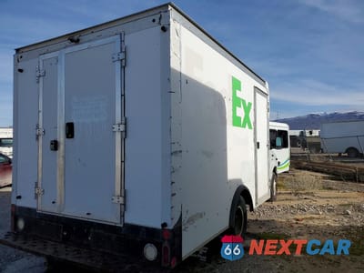 Trzecie zdjęcie samochodu z tyłu: 2016 FORD ECONOLINE E350 SUPER DUTY CUTAWAY VAN VIN:1FDWE3FL7GDC18739 - miniatura
