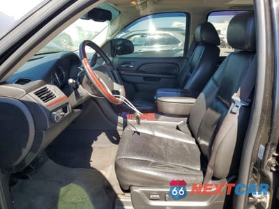 Zdjęcie 7 z 13 samochodu: 2010 CADILLAC ESCALADE ESV PREMIUM VIN:1GYUKJEF5AR196314 - miniatura
