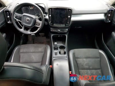 Zdjęcie 8 z 13 samochodu: 2020 VOLVO XC40 T5 MOMENTUM VIN:YV4162UKXL2294331 - miniatura