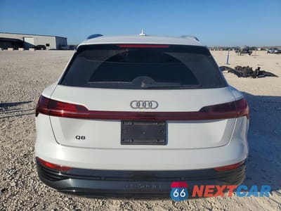 Zdjęcie 6 z 13 samochodu: 2024 AUDI Q8 E-TRON PREMIUM PLUS VIN:WA15ABGE1RB013500 - miniatura