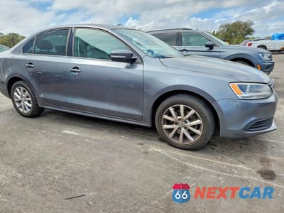 Czwarte zdjęcie samochodu z boku: 2011 VOLKSWAGEN JETTA SE VIN:3VWDX7AJ8BM384247 - miniatura