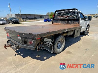 Czwarte zdjęcie samochodu z boku: 2015 FORD F350 SUPER DUTY VIN:1FDRF3GT0FEB26552 - miniatura