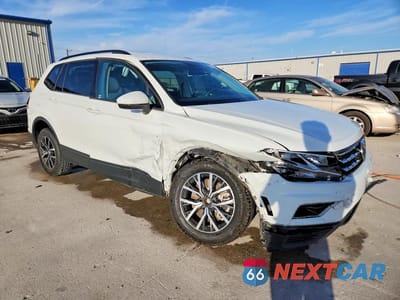 Czwarte zdjęcie samochodu z boku: 2021 VOLKSWAGEN TIGUAN S VIN:3VV1B7AX5MM127933 - miniatura