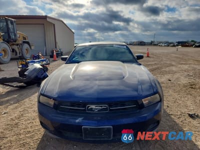 Piąte zdjęcie samochodu w środku: 2011 FORD MUSTANG VIN:1ZVBP8AM2B5103797 - miniatura