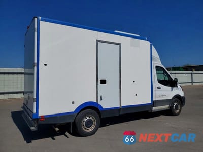 Czwarte zdjęcie samochodu z boku: 2022 FORD TRANSIT DELIVERY TRUCK VIN:1FDBW5Z89NKA01703 - miniatura