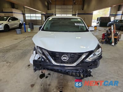 Piąte zdjęcie samochodu w środku: 2019 NISSAN SENTRA SV VIN:3N1AB7AP7KY411880 - miniatura