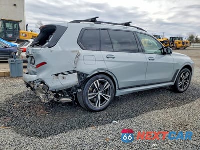 Trzecie zdjęcie samochodu z tyłu: 2024 BMW X7 M60I VIN:5UX33EM01R9S43092 - miniatura