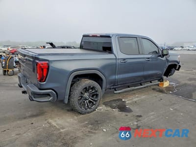 Trzecie zdjęcie samochodu z tyłu: 2021 GMC SIERRA K1500 AT4 VIN:1GTP9EEL1MZ385963 - miniatura