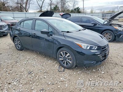 Czwarte zdjęcie samochodu z boku: 2023 NISSAN VERSA SV VIN:3N1CN8EV2PL816614 - miniatura