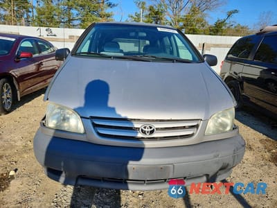 Piąte zdjęcie samochodu w środku: 2002 TOYOTA SIENNA LE VIN:4T3ZF13CX2U480855 - miniatura