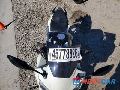 Piąte zdjęcie samochodu w środku: 2011 HONDA CBR250 R VIN:MLHMC4118B5002492 - miniatura