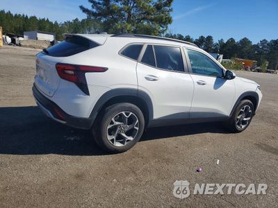 Trzecie zdjęcie samochodu z tyłu: 2024 CHEVROLET TRAX 1LT VIN:KL77LHE23RC115893 - miniatura