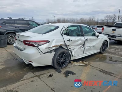 Trzecie zdjęcie samochodu z tyłu: 2021 TOYOTA CAMRY HYBRID XSE VIN:4T1K31AK7MU568830 - miniatura