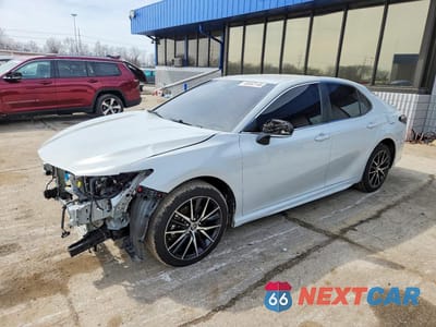 2024 TOYOTA CAMRY SE 4T1G11AK3RU230974 - główne zdjęcie licytacji z USA - miniatura