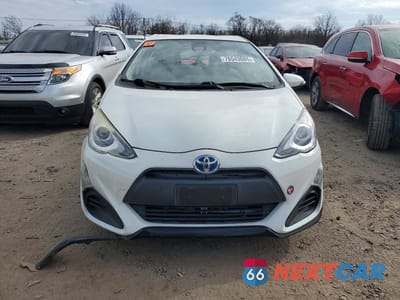 Piąte zdjęcie samochodu w środku: 2017 TOYOTA PRIUS C VIN:JTDKDTB32H1591637 - miniatura
