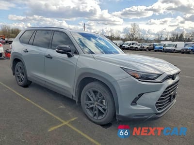 Czwarte zdjęcie samochodu z boku: 2025 TOYOTA GRAND HIGHLANDER HYBRID NIGHTSHADE VIN:5TDACAB53SS055911 - miniatura