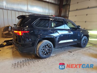Trzecie zdjęcie samochodu z tyłu: 2024 TOYOTA SEQUOIA PLATINUM VIN:7SVAAABA9RX046854 - miniatura