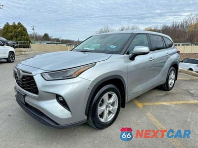 2022 TOYOTA HIGHLANDER HYBRID LE 5TDBBRCHXNS559147 - główne zdjęcie licytacji z USA - miniatura
