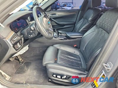 Zdjęcie 7 z 11 samochodu: 2021 BMW M550XI XDRIVE VIN:WBA13BK01MCF22757 - miniatura