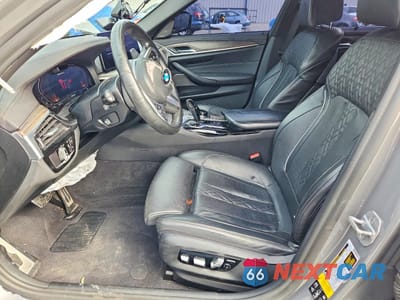 Zdjęcie 7 z 12 samochodu: 2021 BMW M550XI VIN:WBA13BK01MCF22757 - miniatura