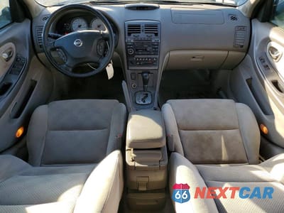 Zdjęcie 8 z 12 samochodu: 2002 NISS MAXIMA VIN:JN1DA31D82T450940 - miniatura