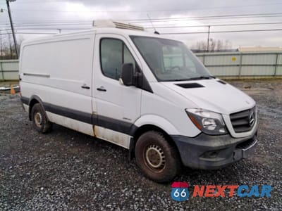 Czwarte zdjęcie samochodu z boku: 2014 MERCEDES BENZ SPRINTER 2500 VIN:WD3PE7CCXE5824798 - miniatura
